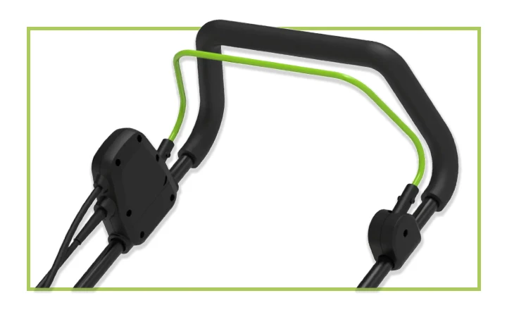 Прорезиненная рукоять Для удобства хранения и транспортировки ручка снегоуборщика складывается.