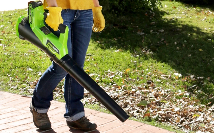 Сбалансированная развесовка Сбалансированная развесовка воздуходува обеспечивает комфортную и безопасную работу.