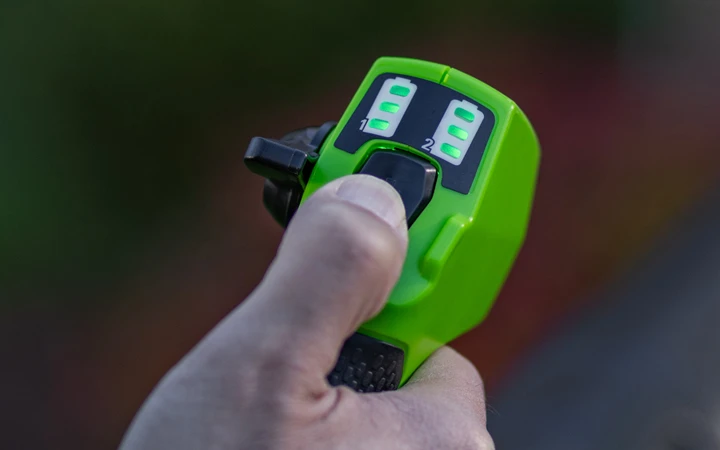 Кнопка Турбо При нажатии на Турбо кнопку, воздуходув будет работать на максимальной скорости.