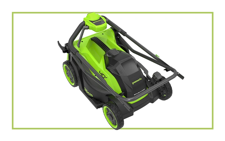 Газонокосилка занимает минимум места.