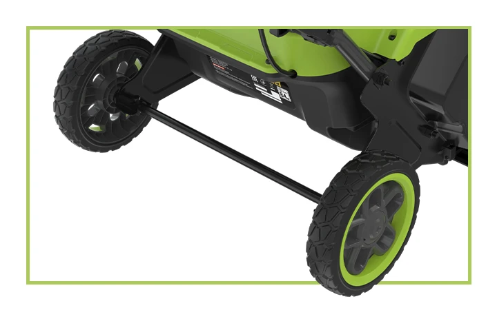 Снегоуборщик имеет опорные колеса диаметром 18 см 