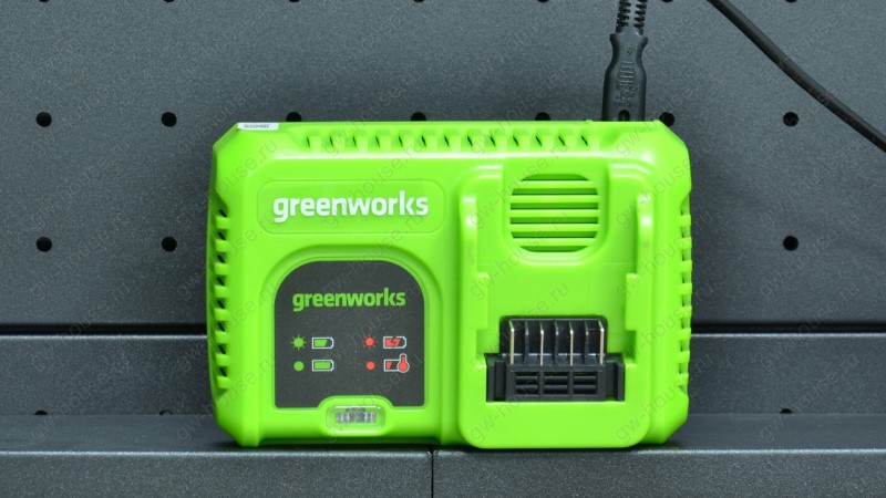Купить Быстрое зарядное устройство Greenworks G40UC5, 40V - официальный ...