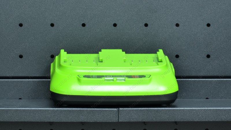 Купить Быстрое зарядное устройство на 2 слота Greenworks G40UC8,40V ...