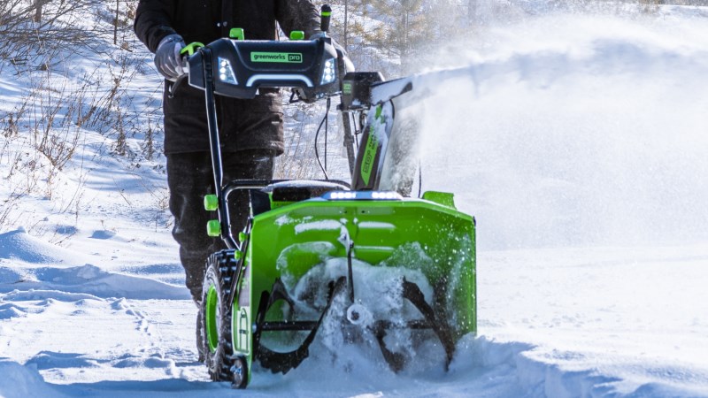 Купить Самоходный снегоуборщик аккумуляторный Greenworks GD82ST56, 82V ...