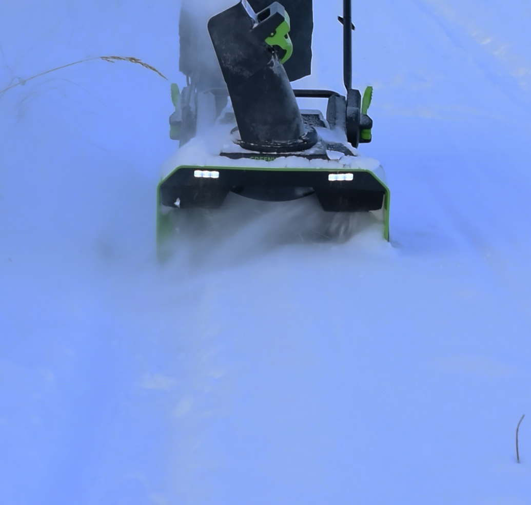  Снегоуборщик аккумуляторный Greenworks GD82STK8, 82V, 56 см, бесщеточный, c АКБ 8 АЧ и ЗУ фото №1 от Андрей (27.01.2024)
